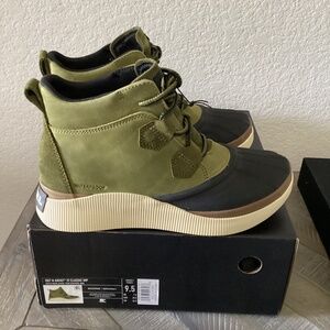 Sorel Green and Black Ankle Boots
